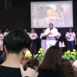 Em celebração evangelística, três jovens se rendem ao Salvador