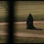A mulher no jardim: quando o luto bate à porta