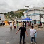 Promessistas servem café da manhã e intercedem por pessoas em rua de Nova Iguaçu (RJ)