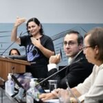 Promessista conduz momento de apoio à comunidade surda na Câmara de Araçatuba (SP)