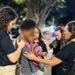 Na semana do Dia Internacional da Mulher, promessistas levam mensagem carinhosa para frequentadoras de feira em Campinas (SP)