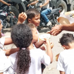 No Dia das Crianças na Venezuela, doces e salgados são distribuídos em La Guaira